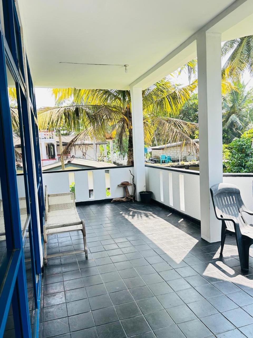 White House & Sea Food Restaurant Hostel Hikkaduwa Bagian luar foto