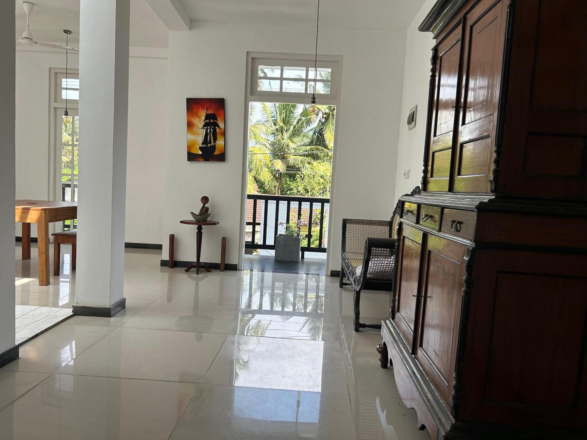 White House & Sea Food Restaurant Hostel Hikkaduwa Bagian luar foto